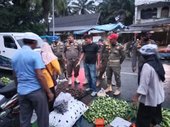 Pemkab Kampar Tertibkan Pedagang Pasar Inpres Bangkinang