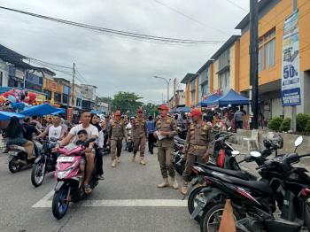 Patroli Satpol PP Kampar di Pasar Tumpa, Aktivitas Masyarakat Tetap Aman
