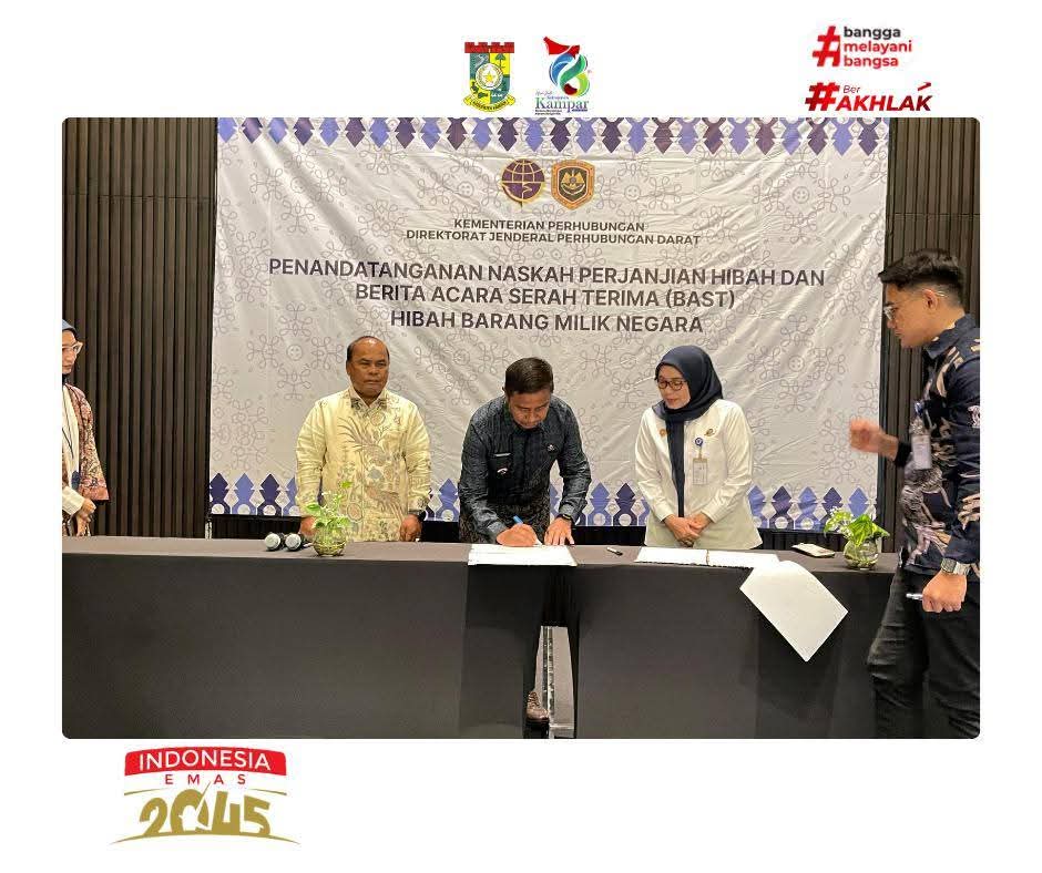 Bupati Kampar Ahmad Yuzar Dorong Pemerataan Pendidikan Lewat Hibah Bus Sekolah